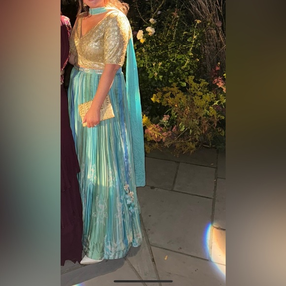 Aqua blue Lehenga with choker dupatta - Picture 2 of 4
